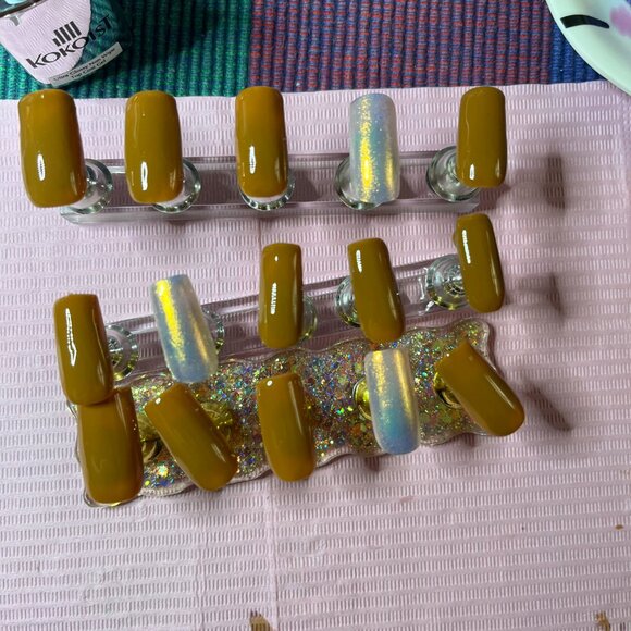 Gel Press on Nails - medium length, square shape - Picture 3 of 3